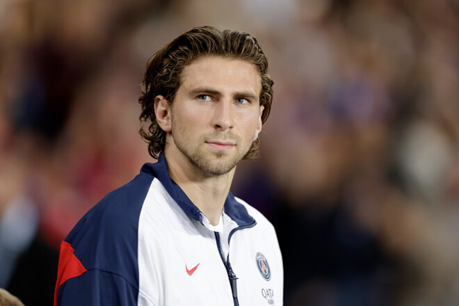 «Дайте ему хотя бы это». Французский журналист оценил старт Забарного в ПСЖ