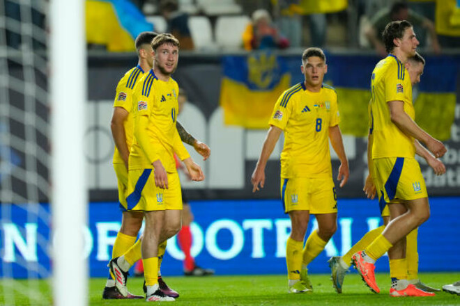 ВИДЕО. Миколенко и Малиновский прибыли в расположение сборной Украины