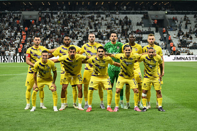 Клуб з українцем отримав заборону на трансфери. Відома причина