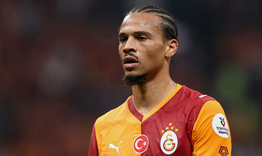 Экс-звезда Баварии и Ман Сити устроил драку с фанатом во время праздника