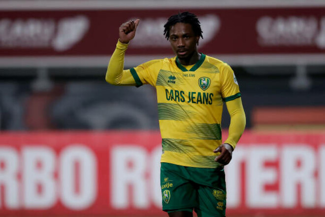 Без пострадавших. Экс-игрок Ювентуса попал в тройное ДТП