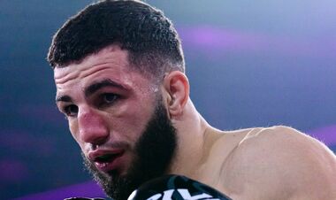 Непобежденный украинский боксер проведет бой за два титула