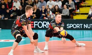 ВИДЕО. Плотницкий отказался пожимать руку россиянам в волейболе