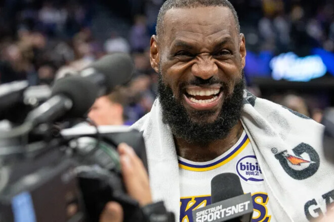 Леброн Джеймс змусив весь світ не спати, а потім здивував своїм рішенням
