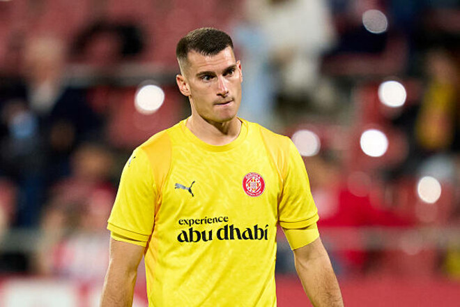 Агент конкурента українця: «Він пропускає 4 голи, а тренер його не змінює»