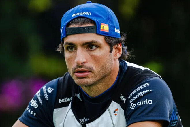 Пілот Ф1: «Вони показують наших дівчат і їхні реакції, а не гонки»