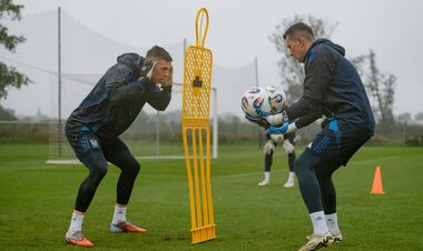 Збірна полетіла до Ісландії, овертайми на ЧС U-20, успіх Салаха з Єгиптом