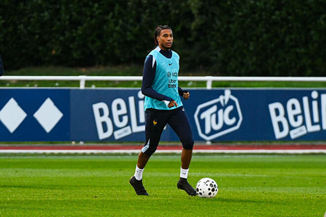 Агент одного из лучших вингеров мира встретился с представителями Ливерпуля