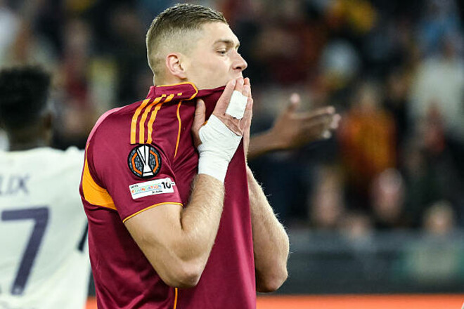 Конкурент для Довбика? Рома планирует зимой подписать форварда