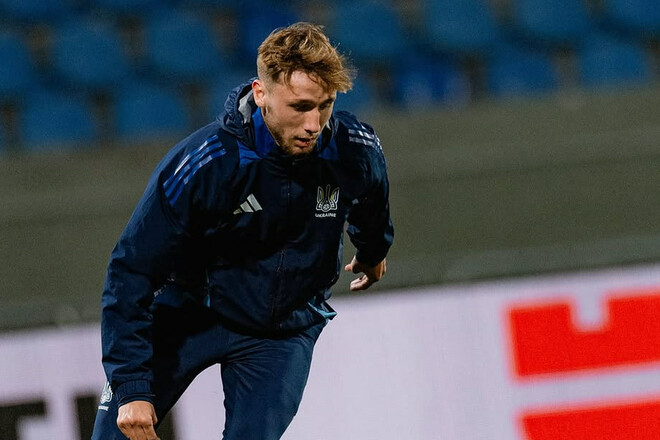 ВИДЕО. Сборная Украины прибыла на стадион, где сыграет против Исландии