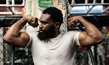 Эннис дебютирует в новом весе. Его соперник – загадка