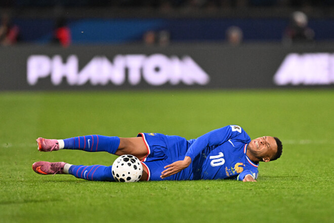 ФОТО. Мбаппе получил травму в матче квалификации ЧМ-2026 за сборную Франции