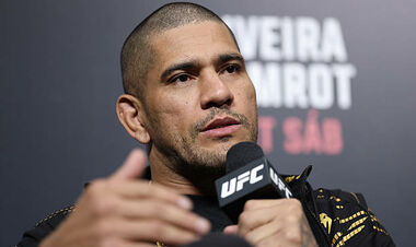 Алекс Перейра сломал стопу в титульном поединке. Когда вернется бразилец?