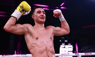 Швидкий нокаут. Відомий український боксер знищив суперника за два раунди