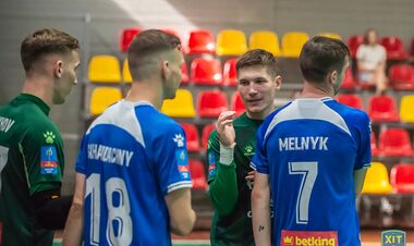 Чемпионат Украины по футзалу: разгром от ХИТа, первая осечка Кардинала