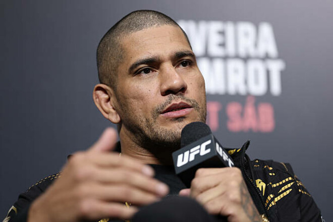 Алекс Перейра сломал стопу в титульном поединке. Когда вернется бразилец?