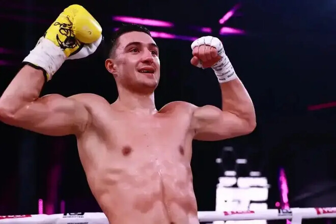 Быстрый нокаут. Известный боксер из Украины уничтожил соперника за 2 раунда