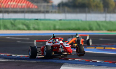 Отбор в финал. Бондарев в гонке Ф4 Италии. Смотреть онлайн LIVE