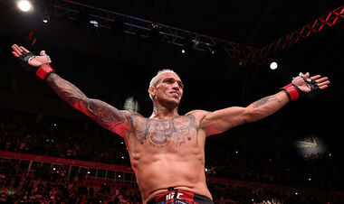 Чарльз Оливейра успешно вернулся в октагон и задушил Гамрота в Бразилии