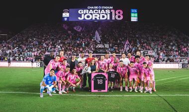 ФОТО. Интер Майами попрощался с легендой Барсы, который завершит карьеру