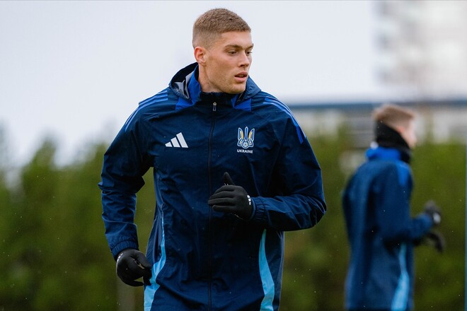 ВИДЕО. Сборная Украины вернулась в Польшу, где сыграет матч с Азербайджаном