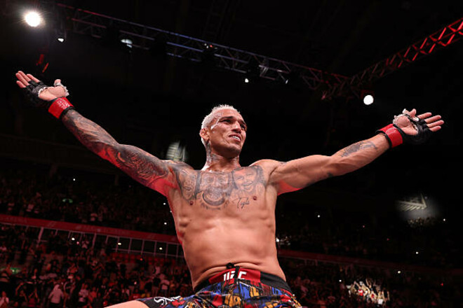 Чарльз Оливейра успешно вернулся в октагон и задушил Гамрота в Бразилии