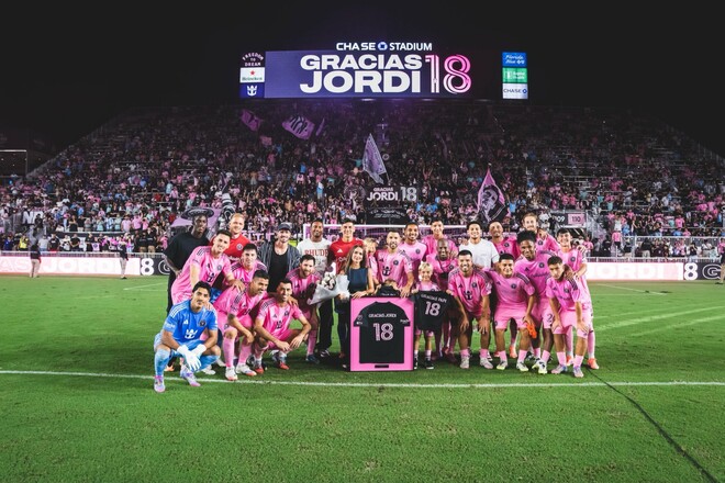 ФОТО. Интер Майами попрощался с легендой Барсы, который завершит карьеру