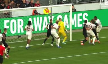 ВІДЕО. Сухий лист, ляп воротаря: як забито перший гол у Лізі Європи 2025/26