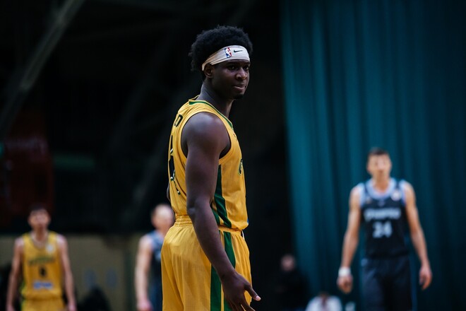 Американский форвард Прикарпатья продлил контракт с клубом