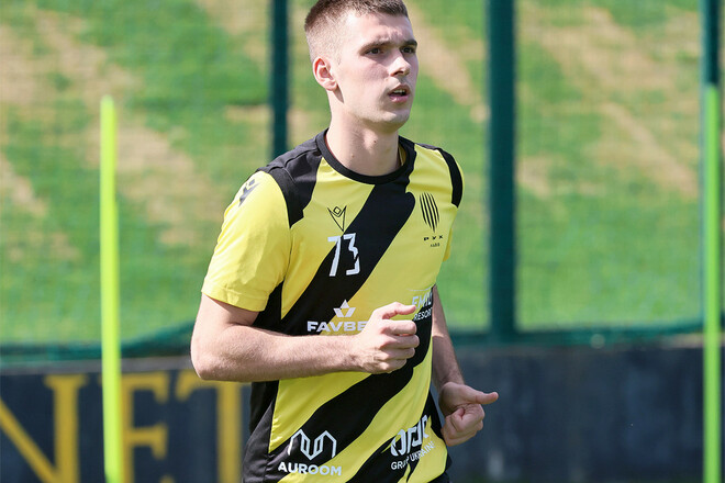 ВІДЕО. Ротань присів на лаву запасних. Рух забив третій гол Поліссю