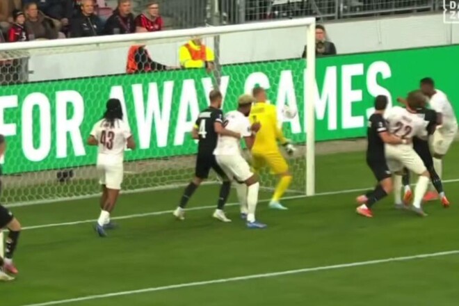 ВІДЕО. Сухий лист, ляп воротаря: як забито перший гол у Лізі Європи 2025/26