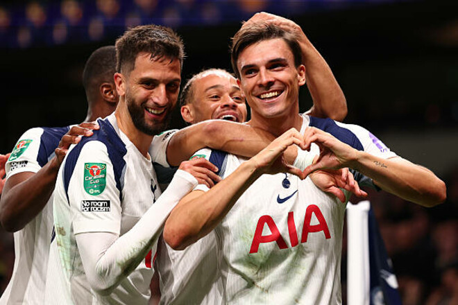 Тоттенгем не залишив шансів Донкастеру та вийшов в 1/8 фіналу Кубка ліги