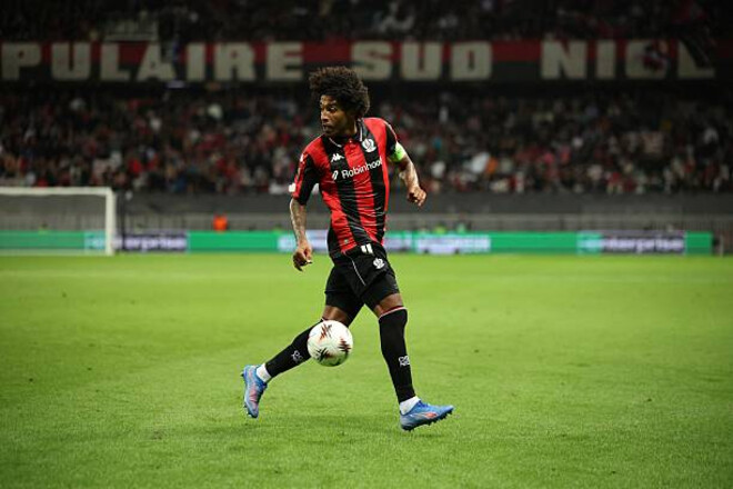 Данте став найстаршим польовим гравцем в історії Ліги Європи