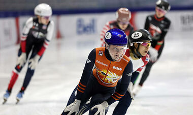 Шорт-трек. Ксандра Фелзебур выграла 500 метров в Канаде, Сидерко – в топ-25