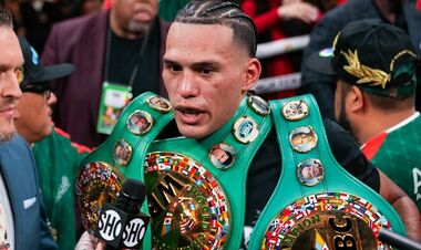 Звездный боксер хочет отобрать у Усика и Кроуфорда корону бокса