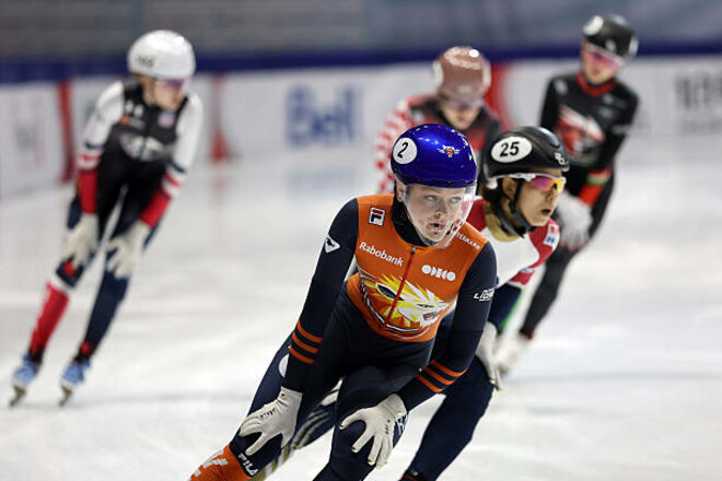 Шорт-трек. Ксандра Фелзебур выграла 500 метров в Канаде, Сидерко – в топ-25