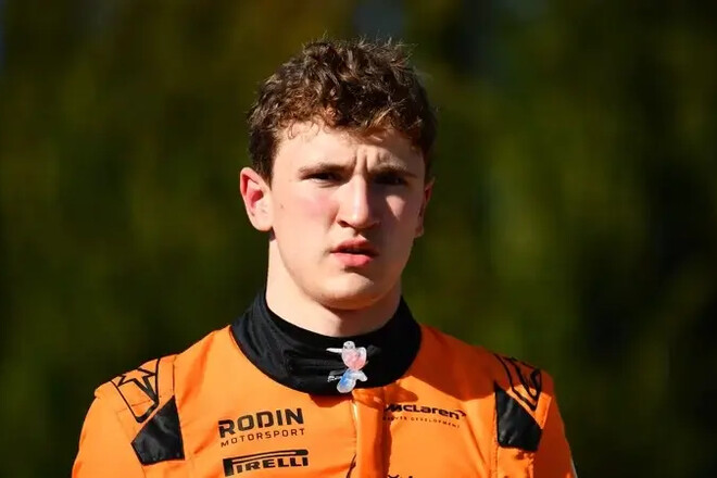 Ред Булл анонсировал переговоры с экс-пилотом Макларен