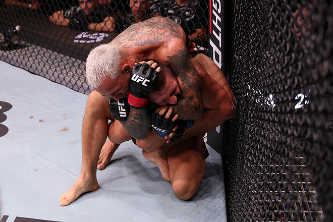 Оливейра задушил Гамрота. Доминирование мастерства над силой