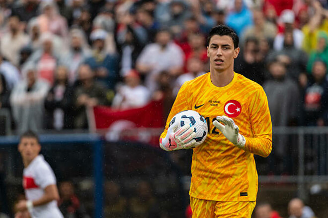 Скандал в Турции. Вратарь самовольно покинул расположение сборной