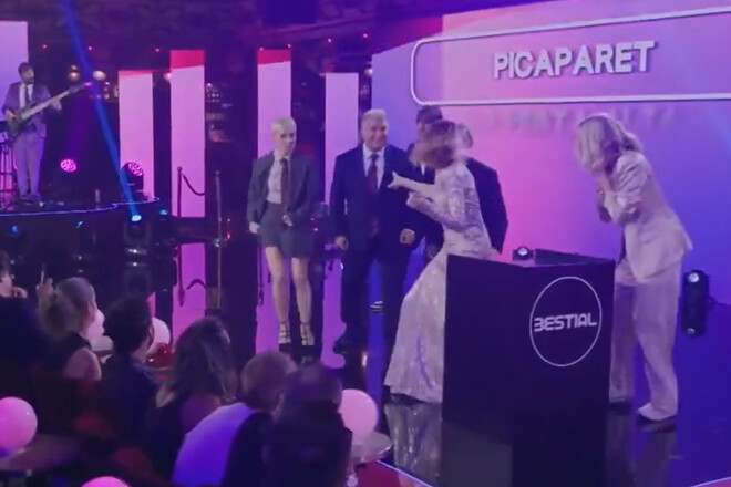 ВІДЕО. Президент Барселони взяв участь у «Грі в кальмара»