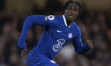 ФОТО. Нападник Челсі серйозно проштрафився у розкішному авто