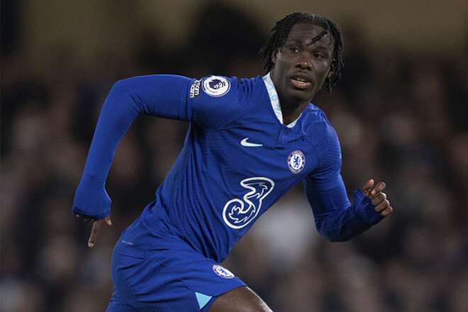 ФОТО. Нападник Челсі серйозно проштрафився у розкішному авто