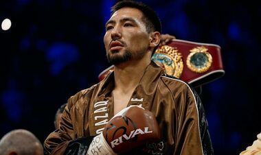 ОФИЦИАЛЬНО. Боксер из Казахстана сразится за три титула чемпиона мира