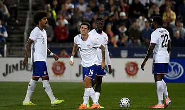 Лидер Милана получил травму в товарищеском матче сборной