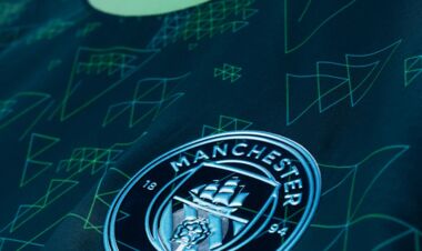 ФОТО. Манчестер Сити представил уникальную форму с NFC-чипом