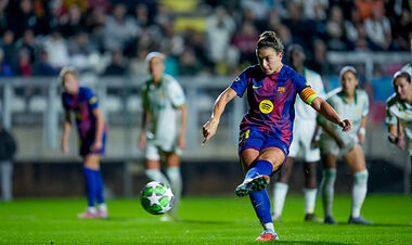 Barcelona defeated Roma in the Champions League. Chelsea sent 4 goals to Paris