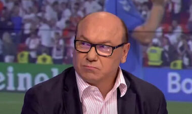 Леоненко поздравил заработавшую путевку в УПЛ команду