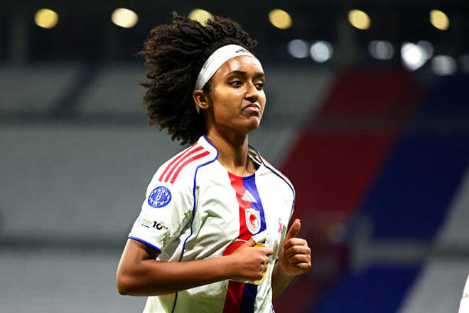 VIDEO. A luxurious goal from the center of the pitch in the Women's Champions League
