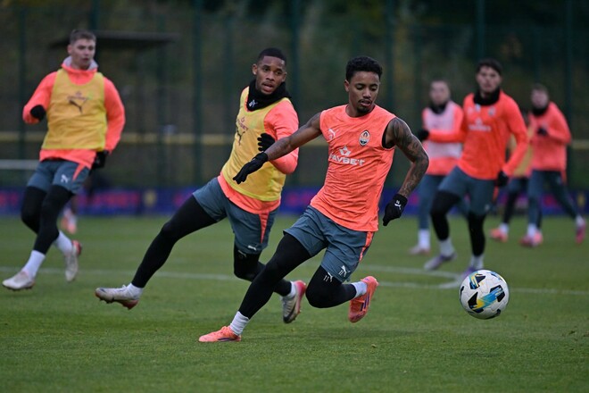 ФОТО. Шахтар готується до Полісся. Збірники вже працюють із командою