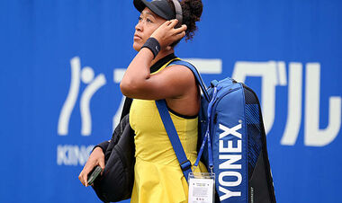 Osaka withdrew from the tournament in Osaka. Who advanced to the semifinals of the WTA 250 tournament?